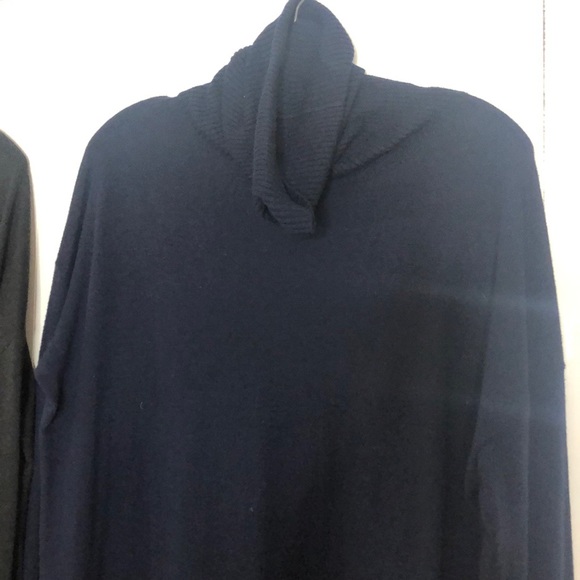 TURTLE NECKS - Picture 2 of 3